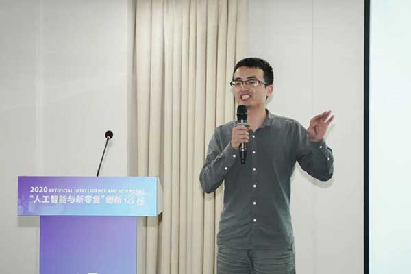 ����ף�R2020���˹������c�����ۡ�����Փ���A�M��Ļ